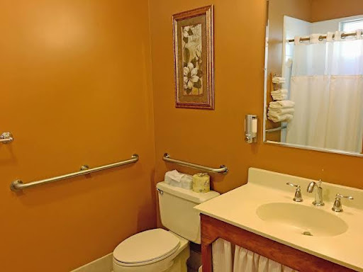 Resort «Highland Lake Inn & Resort», reviews and photos, 86 Lily Pad Ln, Flat Rock, NC 28731, USA