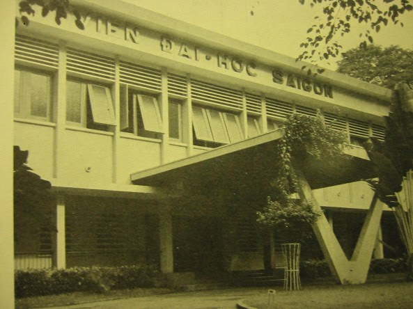 Mặt tiền của Viện Đại Học Sài Gòn (Số 3 Công Trường chiến sĩ)