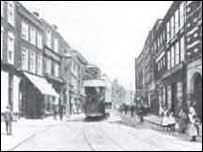 Tram in Worcester copyright Leslie Oppitx