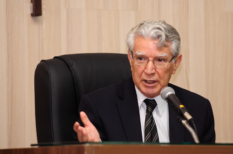 BOM SENSO - O presidente do Legislativo Edson Batista destaca que assuntos relevantes para serem definidos antes do recesso