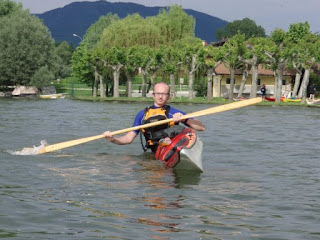 corretta posizione del busto con il kayak inclinato