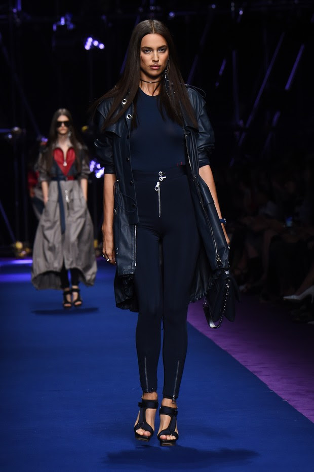 Irina Shayk desfila na semana de moda de Milão (Foto: AFP) Irina Shayk desfila na semana de moda de Milão (Foto: AFP)