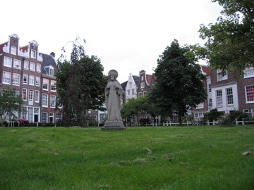 Begijnhof.....Just love this place....