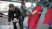 Super Bowl: Feeding the homeless with leftovers from gala parties