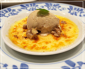 「鎌倉パスタ」にて、デザートのクレームブリュレはマロンアイスのトッピングで。