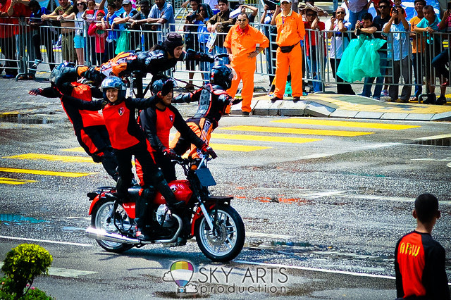 Petronas Motorsport Demo Run 2013 KLCC 17 March | TianChad.com