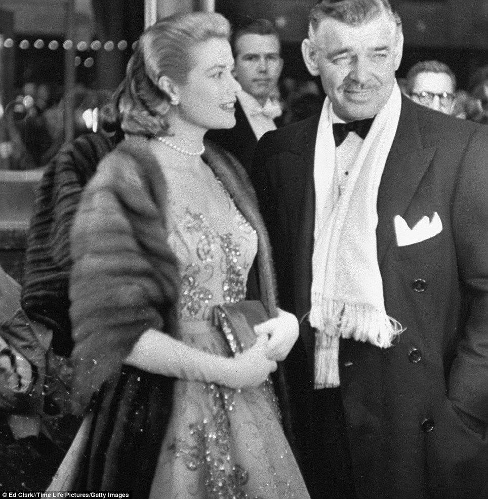 A idade de ouro: Clark Gable chega com Grace Kelly na apresentação anual da Academia 26 no Pantages RKO teatro, Hollywood