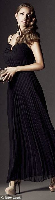 http://i.dailymail.co.uk/i/pix/2011/10/19/article-2050936-0E70DA3900000578-406_196x703.jpg
