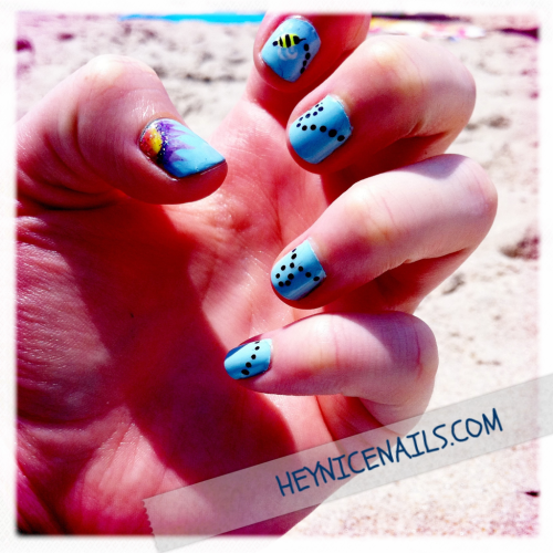 @ Bearrhea tem uma pequena abelha e um girassol nas unhas.