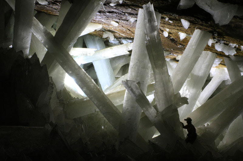 http://twistedsifter.com/2013/09/giant-crystal-cave-naica-mexico/