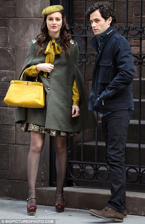 http://i.dailymail.co.uk/i/pix/2011/10/31/article-0-0E9D45DE00000578-372_468x724.jpg