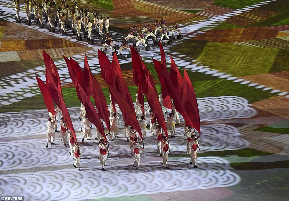 A cerimônia também celebrou o mix diversificado de culturas que compõem o Brasil de hoje - incluindo imigrantes japoneses