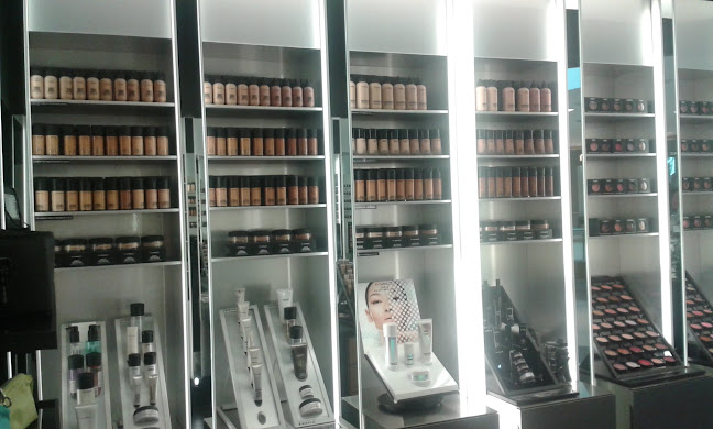 Comentários e avaliações sobre MAC Cosmetics