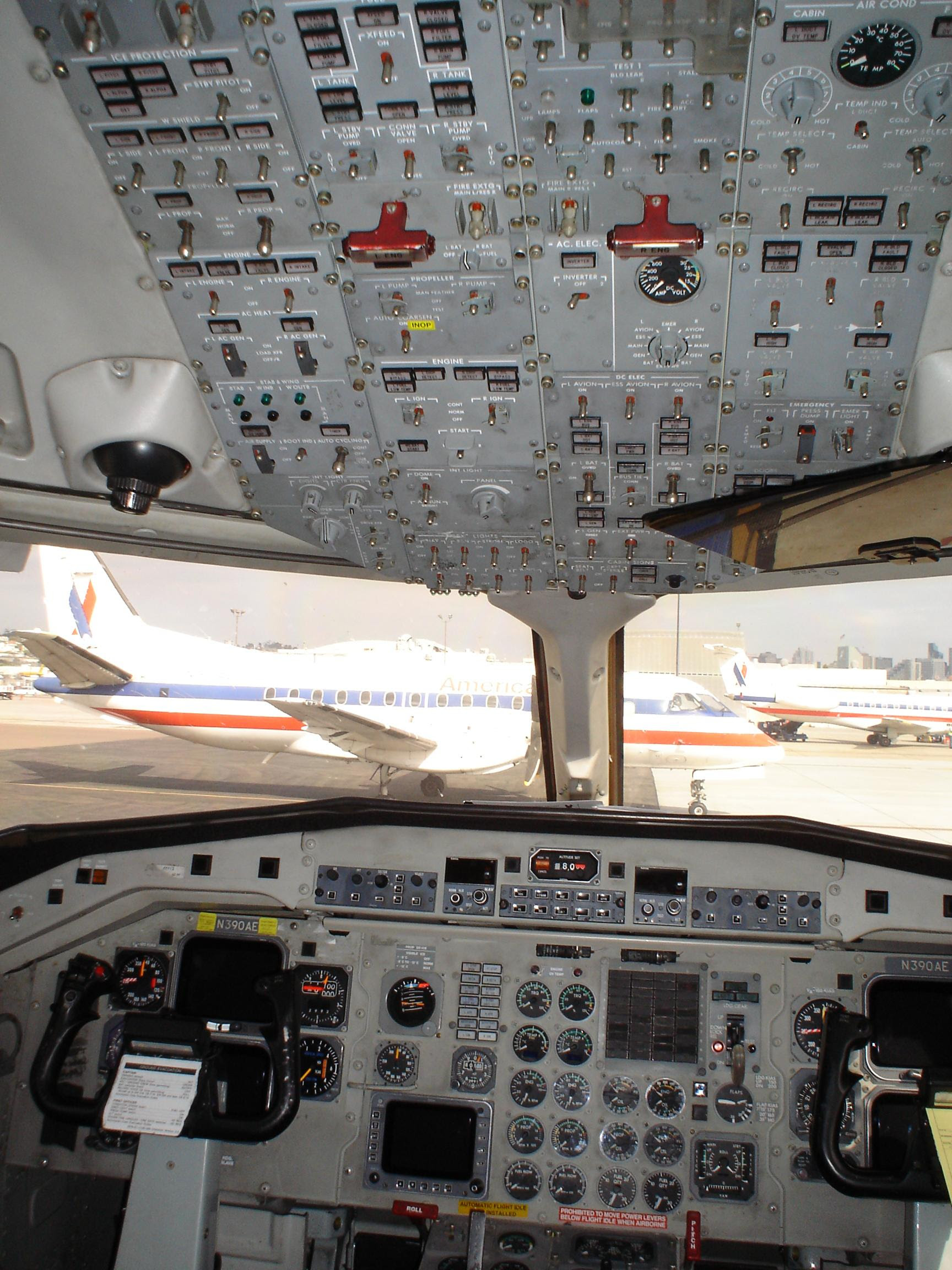 CAR BODY PART: saab 340 cockpit