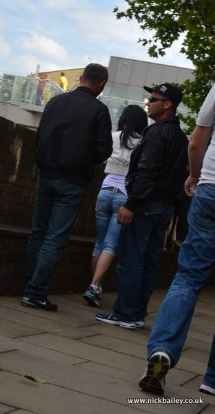 Dodgy cup game on London Southbank. © Nick Bailey