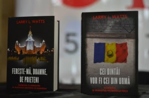 Z Larry Watts la Bookfest Iasi 2013 cu Fereste-ma Doamne de prieteni si Cei dintai vor fi cei din urma
