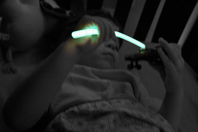 oliver-glowstick