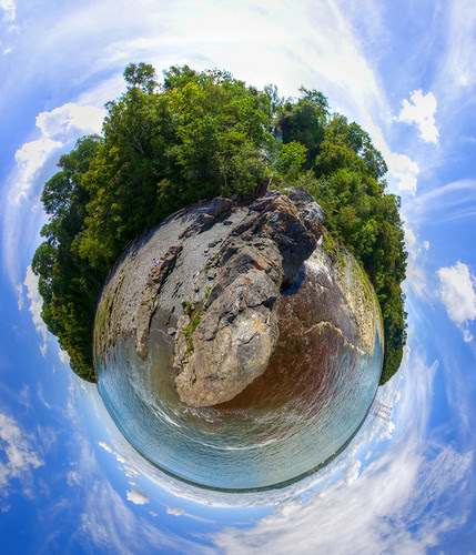 Gaia needs an haircut - Stereographic projection of the St-Lauwrence River