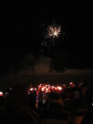 descente aux flambeau et feu d'artifices.jpg