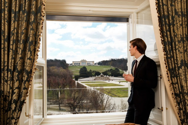 
Khung cảnh nhìn từ phòng suite của cung điện Schonbrunn
