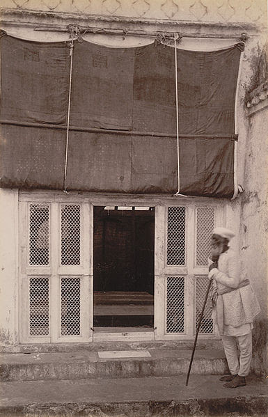 385px-Aurangzebs_tomb