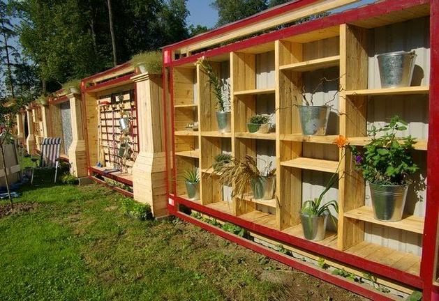20 самых интересных дачных заборов для наших широт