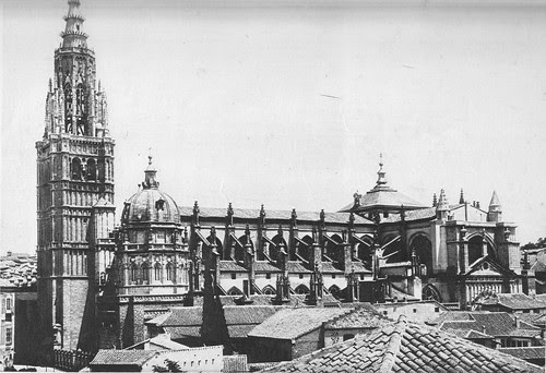 Catedral de Toledo con el cimborrio antes de ser demolido en 1910. Foto Moreno