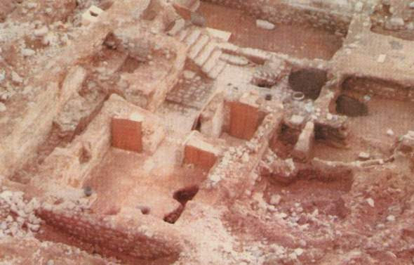 http://qitori.files.wordpress.com/2007/12/reruntuhan-rumah-khadijah_o.jpg