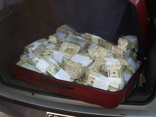 VALISE MYSTIQUE MULTIPLICATRICE D’ARGENT Vous êtes fatigués de travailler et de souffrir avant de trouver de l’argent, vous êtes incapable de vous nourrir ou de nourrir votre famille. Vous êtes misérables et pauvres car vous manquez d’argent , fatigué des moqueries des gens à cause de votre situation misérable. Grâce à la puissance de la valise mystique qui multiplie de l’argent , vous n’aurez plus besoin de travailler avant de gagner de l’argent , vous n’aurez plus besoin de souffrir avant de gagner votre pain quotidien car vous aurez une vrai machine à sous à votre portée. Cette très puissante et mystérieuse valise mystique qui multiplie l’argent est conçu depuis la nuit des temps par les rois mages de la perse antique. Grâce à cette puissante valise , les rois mages antique étaient très riches et prospères ils avaient tous ce qu’ils voulaient sur le plan financier et économique . Nous avons par nos recherches et connaissance acquis le secret de la fabrication de cette valise que nous mettons à votre disposition. Cette mallette mystiquement est préparée au temple depuis des décennies et n’était pas accessible à tout le monde compte tenu de sa puissance donc à cause de sa cherté. Et seuls les riches seront toujours riches car elle était seulement à la portée des présidents des républiques, des hommes d’affaire puissants, bref les grands hommes financièrement puissants. Mais afin de permettre aux pauvres et aux moins riches de pouvoir bénéficier de cette grâce, il a été procédé à une révision de la formule suite à une multitude de supplications, rituels et sacrifices aux dieux pour enfin vous donner la chance d’être très heureux et financièrement suffisants. Vous n’aurez qu’à faire la commande de cette puissante valise, nous sommes en mesure de faire les rituels nécessaires pour l’élaboration de la valise à votre place et nous vous l’envoyons par Dhl avec son mode d’activations et son mode d’emploi que vous allez recevoir chez vous. Comment utiliser cette puissante valise? Il vous suffit simplement de mettre une somme d’argent de votre choix compris entre 3000 et 3.000.000 de la monnaie de votre pays à l’intérieur de la valise et la fermer, de prononcer les formules nécessaires en précisant le montant d’argent voulu. Ouvrez la valise et vous verrez que la somme que vous avez mise à l’intérieur de la valise sera multiplié par un nombres considérable. Puis allez verser directement dans votre compte bancaire. Dans les 45 minutes qui suivent, l’argent versé à la banque reviendra automatiquement à sa place dans la mallette. Vous pourrez ensuite retirer votre argent de votre compte en banque. ATTENTION : Vous pouvez multiplier votre somme jusqu’à 10.000.000 de fois toutes les semaines selon la devise de votre pays. L’utilisation de cette mallette se fait rigoureusement une fois par semaine et surtout ne pas dépassez les 3.000.000. A l’aide de cette puissante valise , vous serrez très puissant et prospère. Valise mystique multiplicatrice d’argent