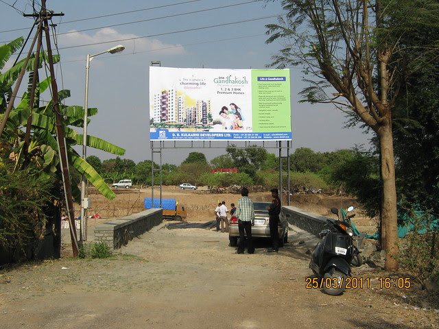 At the dead end of the main lane of Prathamesh Park you can see the excavated site of DSK Gandhakosh Baner Pune