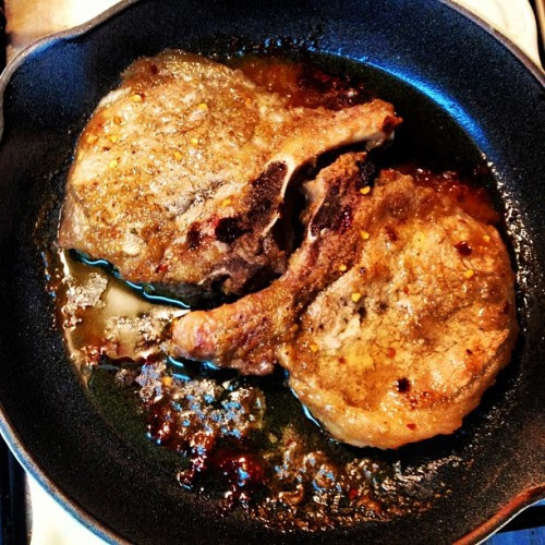 Pork chops with brown sugar, hot pepper and clove dry rub #recipe