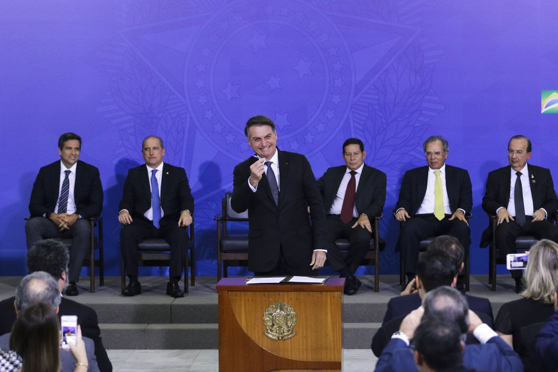 O presidente Jair Bolsonaro sanciona a Lei Complementar 420, que cria a Empresa Simples de CrÃ©dito (ESC), em cerimÃ´nia no PalÃ¡cio do Planalto.