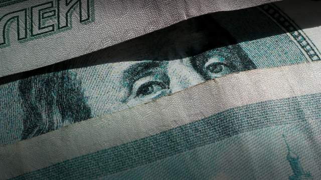 Пожухла «зелень»: россияне теряют интерес к доллару