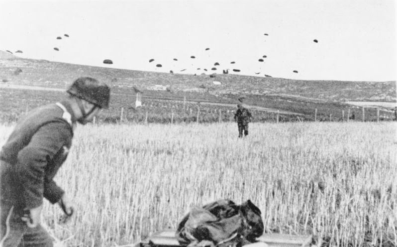 File:Bundesarchiv Bild 141-0864, Kreta, Landung von Fallschirmjägern.jpg