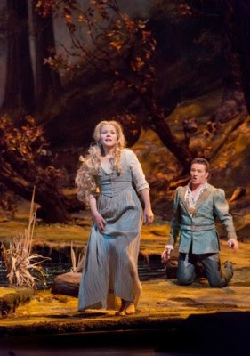 Antonín Dvořák: Rusalka – Renée Fleming (Rusalka), Piotr Bezcala (Princ) – Met Opera New York (foto Ken Howard)