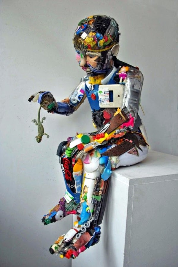 Astonishingly Life-Like Figuratives Sculptures (13)