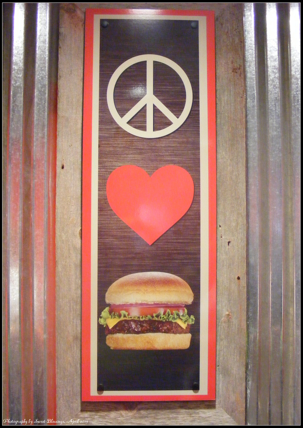 http://img00.deviantart.net/01a1/i/2013/291/2/7/peace__love__burger_by_sweet_blessings-d6qwga5.png