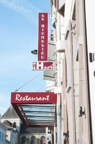 hôtels Hotel Restaurant Le Richelieu Dax