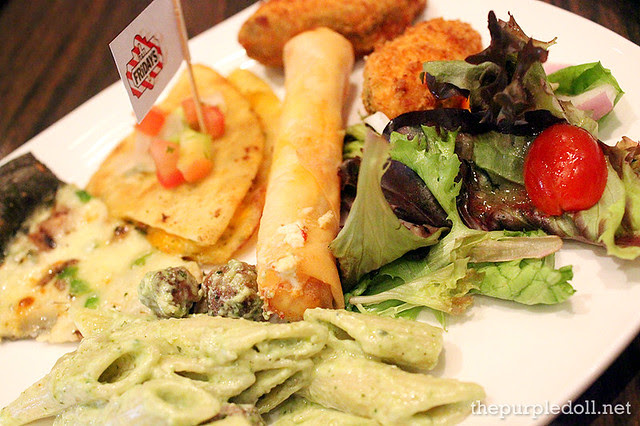 Homemade Jalapeño Poppers, Chorizo & Goat Cheese Rolls, Shrimp Mango Quesadilla, Black Pizza and Penne with Italian Sausage