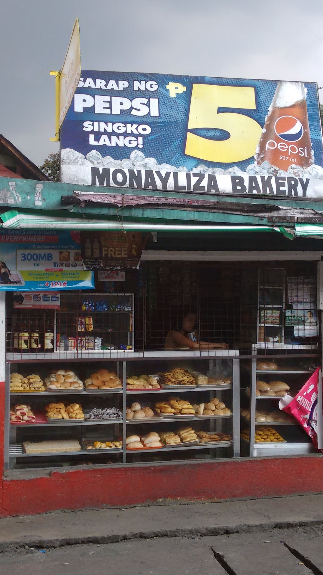 Monaliza Bakery & Tapsihan