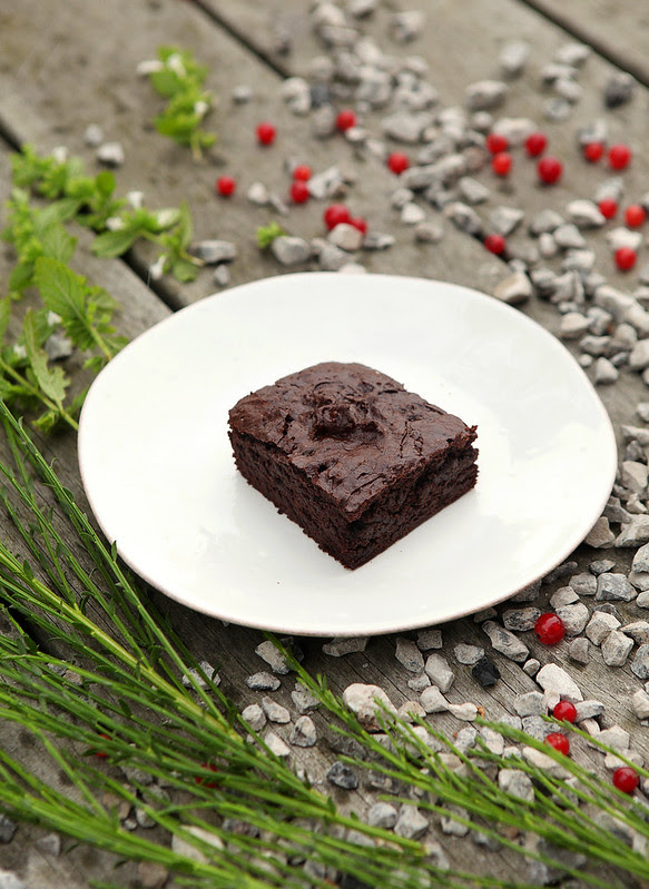 a brownie with mayo