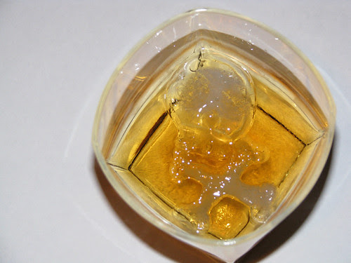 skull and crossbone ice