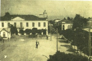 Η Κεντρική Πλατεία της Καρδίτσας, γύρω στο 1927.