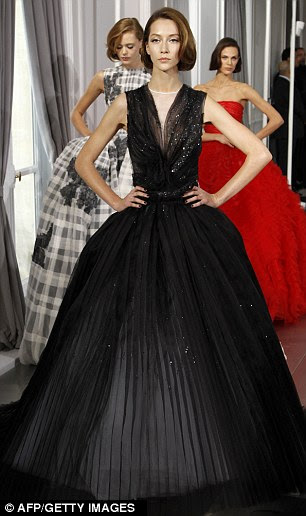 http://i.dailymail.co.uk/i/pix/2012/01/23/article-0-116BE788000005DC-330_306x516.jpg