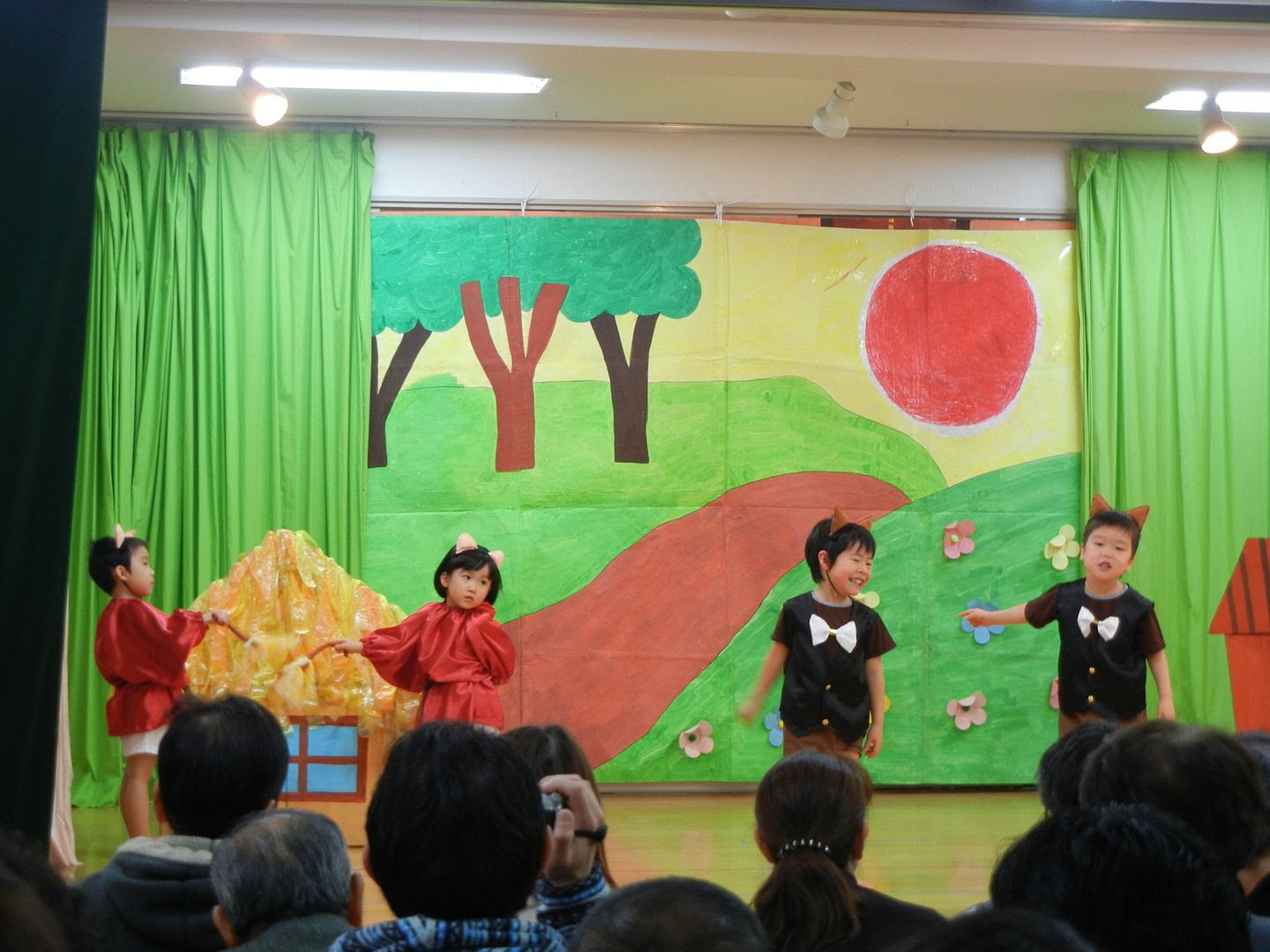 1230, Ayaka played the pig of three piglets.