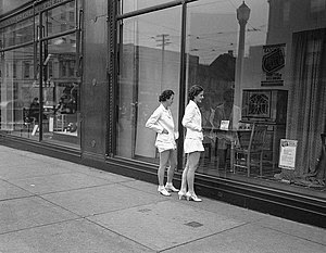 Window shopping at Eaton's department store. (...