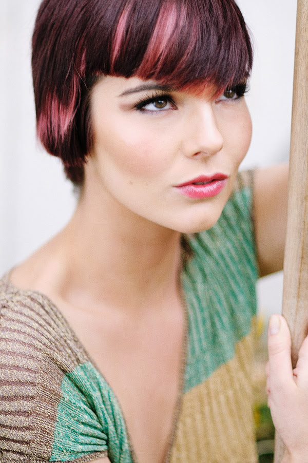 Modelling Portfolio, Manon, Head shot looking up