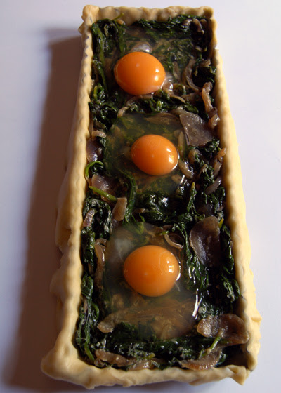 inside spinach and egg pie©