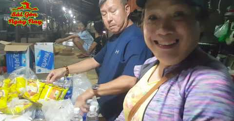 Gia đình anh chị Tươi ở Mỹ tặng 200 suất ăn cho người nghèo ở Sài Gòn