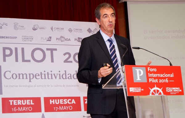 Javier Fernández de Retana de AERNNOVA, en el Foro PILOT 2016 TERUEL Javier Fernández de Retana de AERNNOVA, en el Foro PILOT 2016 TERUEL